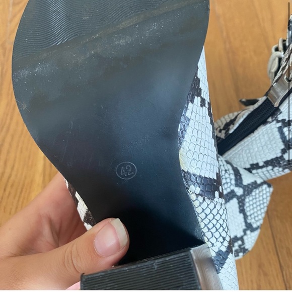 Snakeskin booties size 10 - Picture 2 of 6